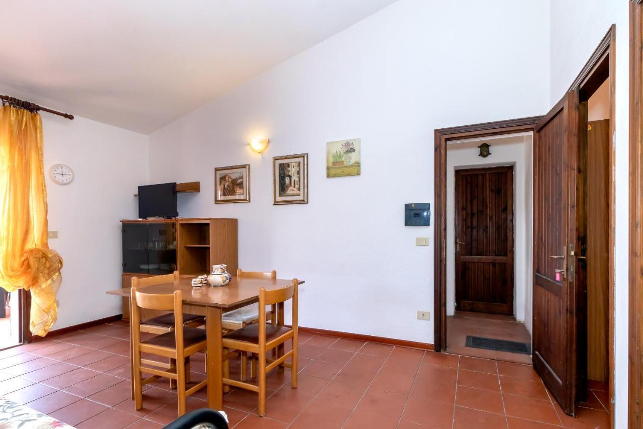 Veranda borgo Isola Rossa Esterno foto